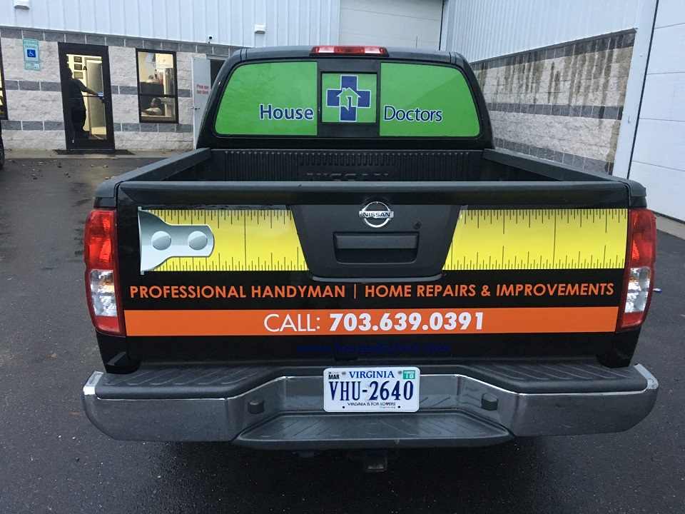 What Elements Should You Include In Your Commercial Car Wrap? Brand